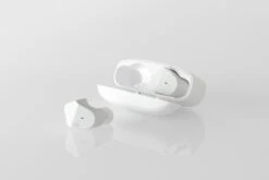 Final ZE3000 - True Wireless In Ear Isolating Earphones - White - Refurbished 9 Final ZE3000 - True Wireless In Ear Isolating Earphones - White - Refurbished -SENNHEISER Store 7J1A9121