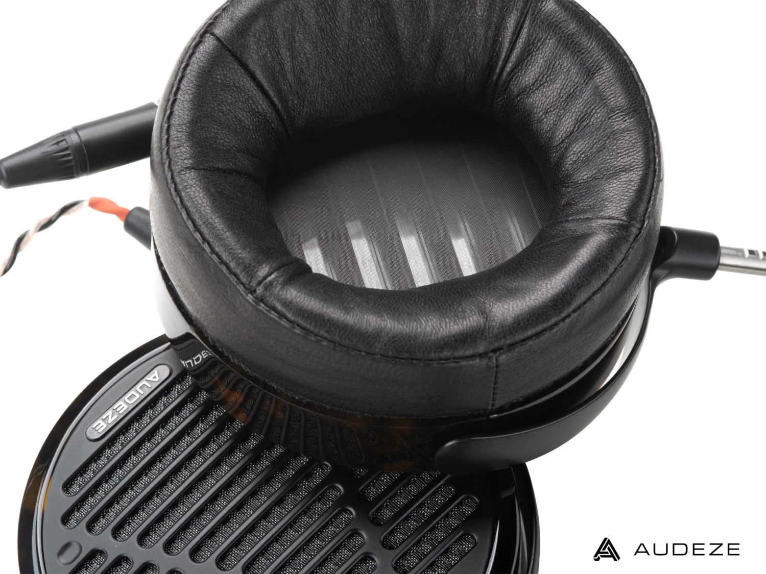 Audeze LCD-5 - Open Back Planar Magnetic Headphones 6 Audeze LCD-5 - Open Back Planar Magnetic Headphones - Image 4