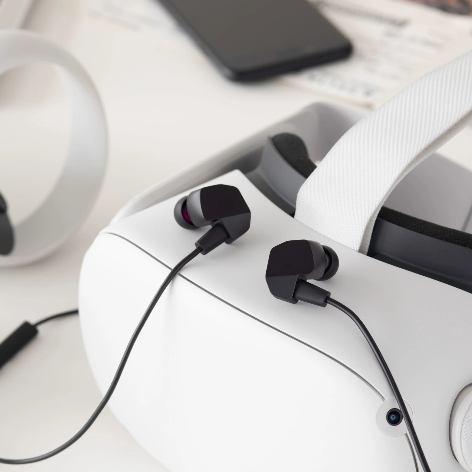 Final VR3000 - Virtual Reality In Ear Isolating Gaming Earphones - Refurbished 4 Final VR3000 - Virtual Reality In Ear Isolating Gaming Earphones - Refurbished - Image 2