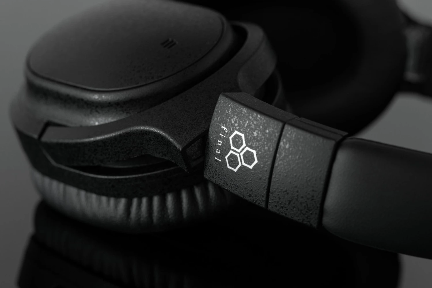 Final UX3000 - Wireless Active Noise Cancelling Headphones - Refurbished 8 Final UX3000 - Wireless Active Noise Cancelling Headphones - Refurbished - Image 6