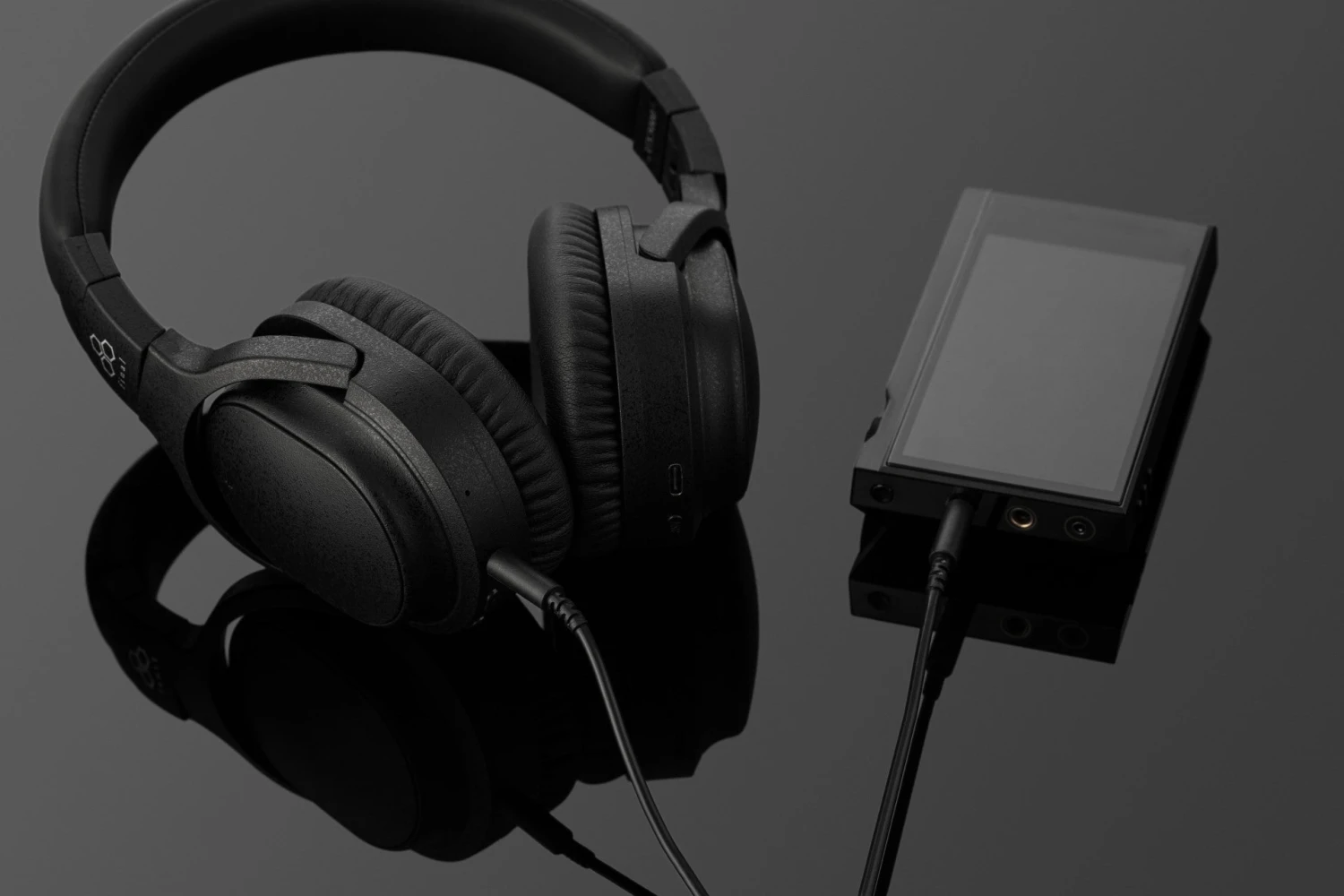 Final UX3000 - Wireless Active Noise Cancelling Headphones - Refurbished 4 Final UX3000 - Wireless Active Noise Cancelling Headphones - Refurbished - Image 2